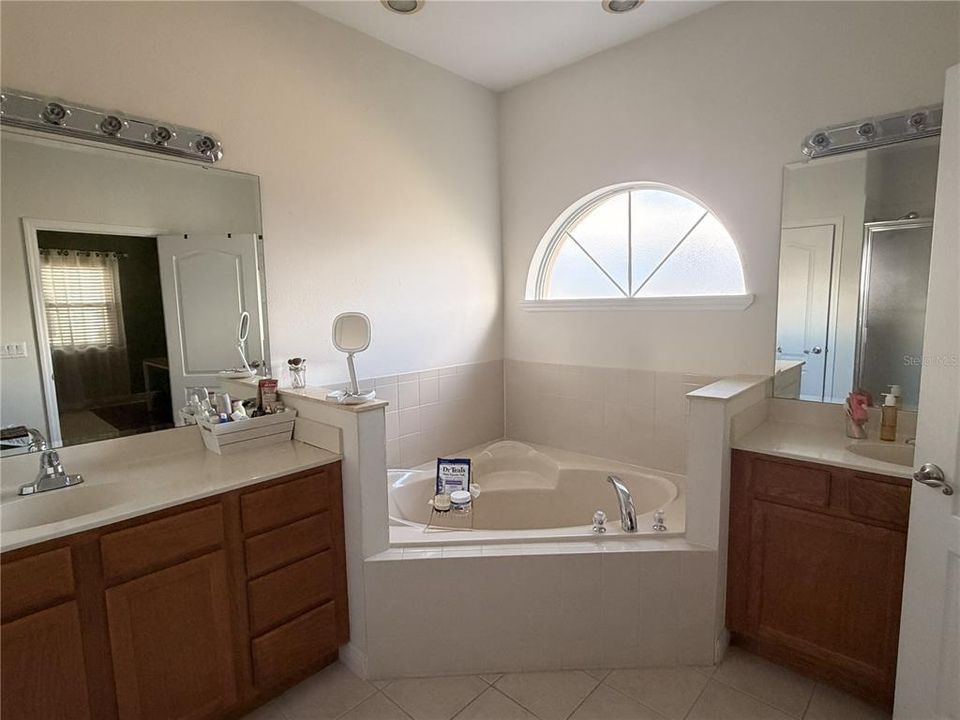 For Rent: $2,200 (2 beds, 2 baths, 1265 Square Feet)