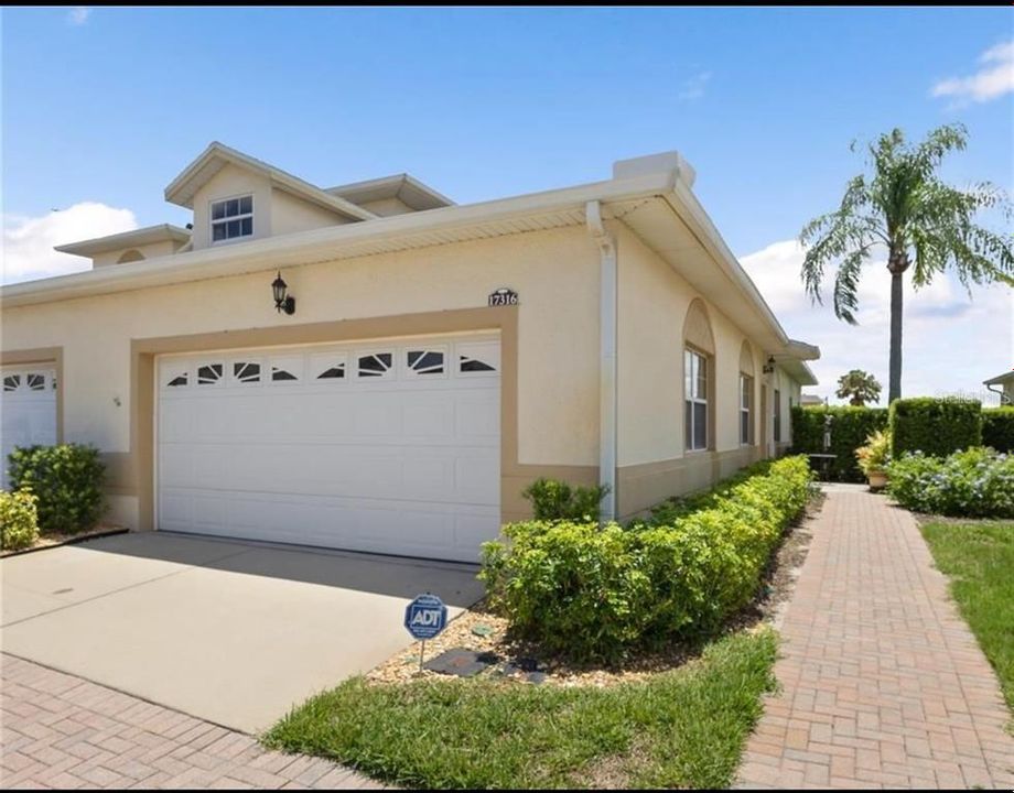 For Rent: $2,200 (2 beds, 2 baths, 1265 Square Feet)