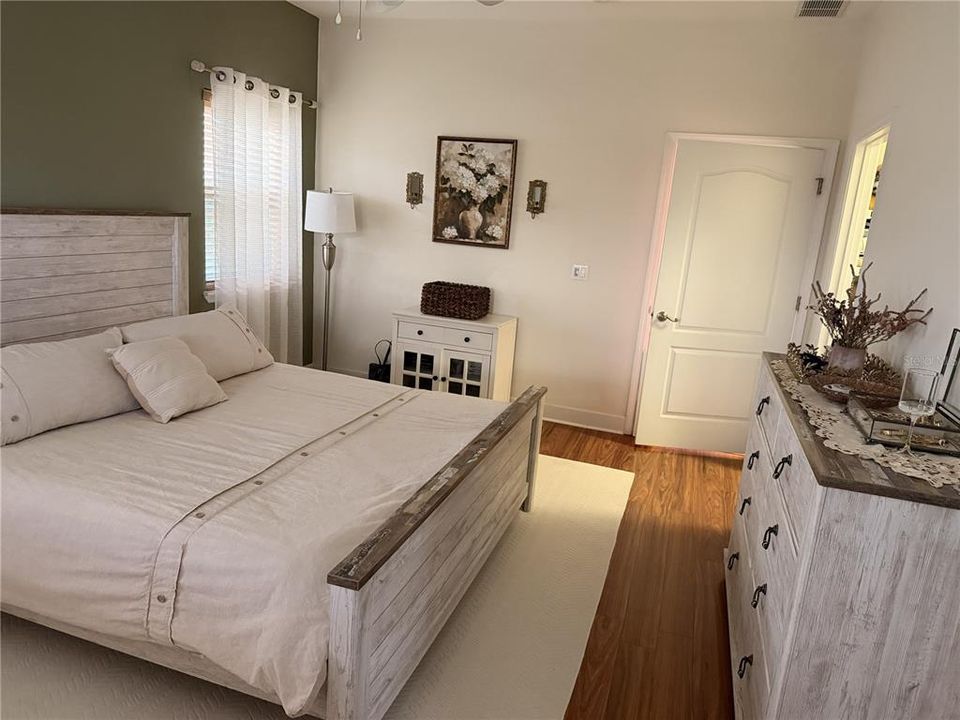 For Rent: $2,200 (2 beds, 2 baths, 1265 Square Feet)