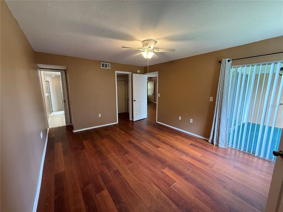 В аренду: $1,800 (2 спален, 2 ванн, 1054 Квадратных фут)