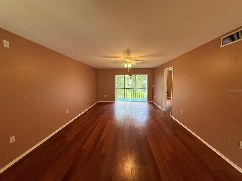 В аренду: $1,800 (2 спален, 2 ванн, 1054 Квадратных фут)