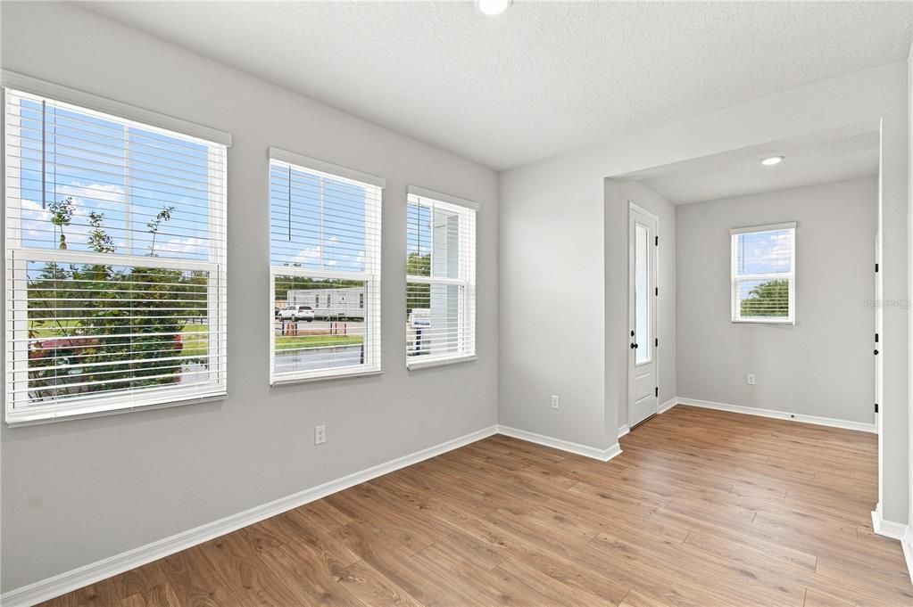 En Venta: $439,990 (3 camas, 2 baños, 2329 Pies cuadrados)