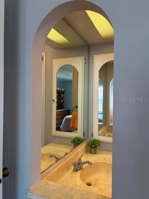 На продажу: $159,900 (2 спален, 2 ванн, 960 Квадратных фут)