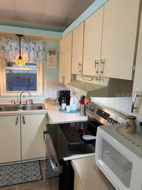На продажу: $159,900 (2 спален, 2 ванн, 960 Квадратных фут)