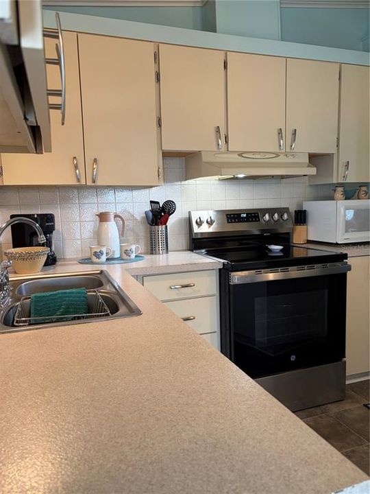 На продажу: $159,900 (2 спален, 2 ванн, 960 Квадратных фут)
