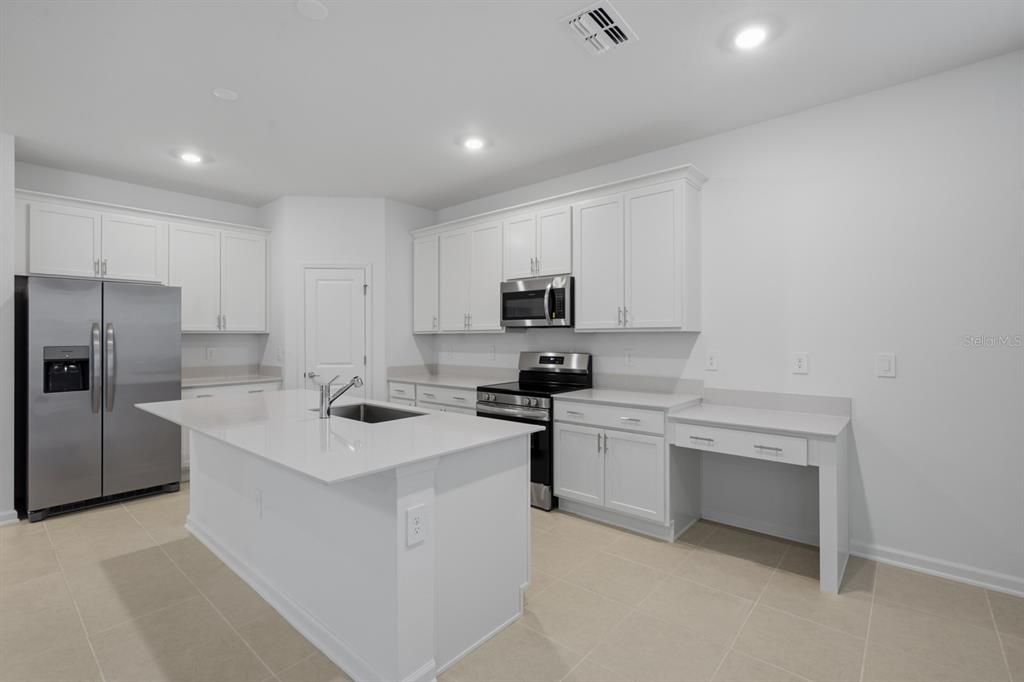 For Rent: $3,350 (5 beds, 3 baths, 2455 Square Feet)