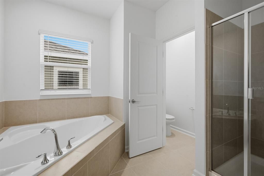 For Rent: $3,350 (5 beds, 3 baths, 2455 Square Feet)