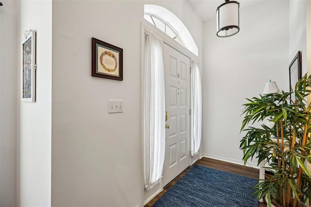 На продажу: $289,900 (2 спален, 2 ванн, 1462 Квадратных фут)