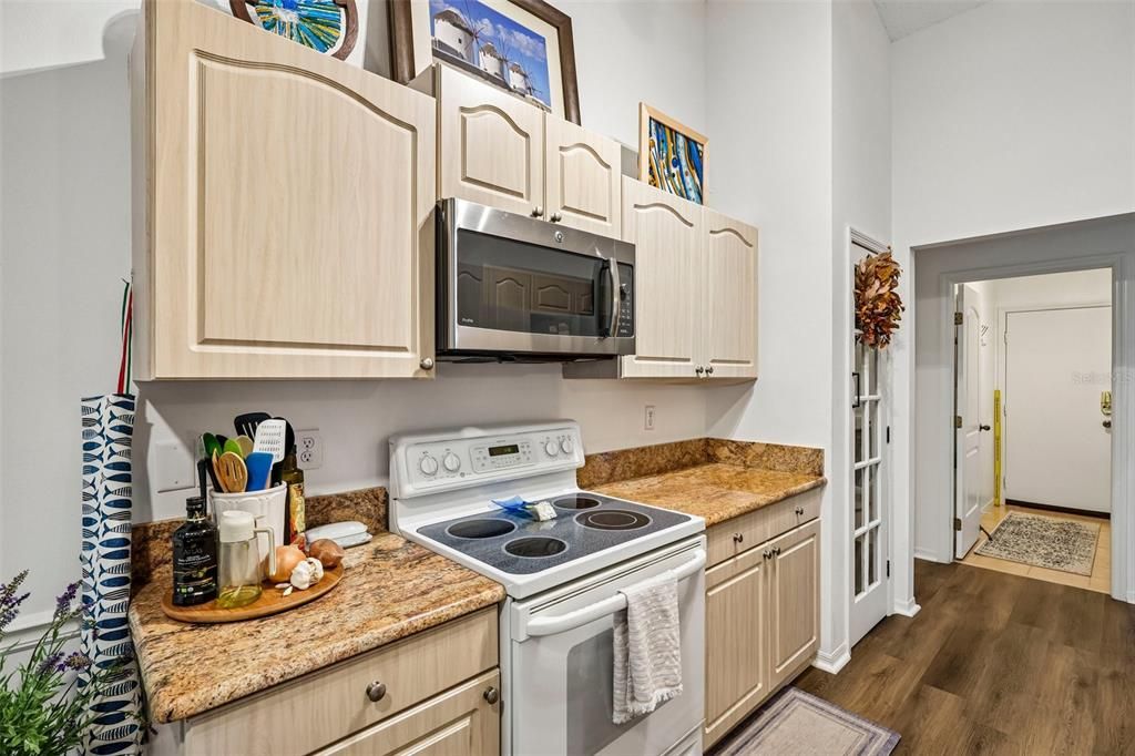На продажу: $289,900 (2 спален, 2 ванн, 1462 Квадратных фут)