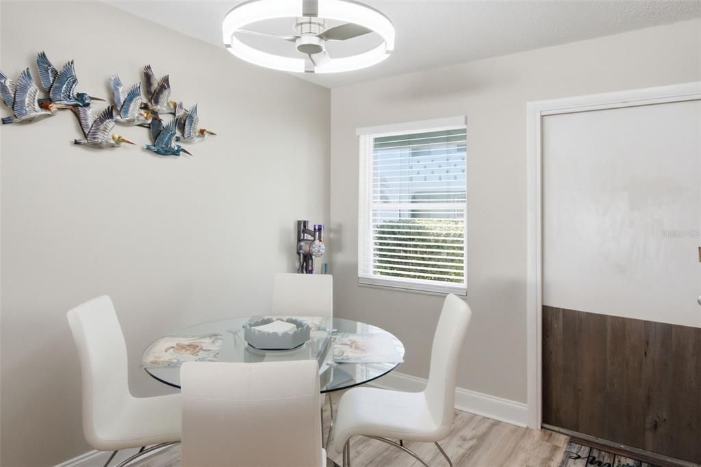 For Sale: $400,000 (2 beds, 1 baths, 794 Square Feet)