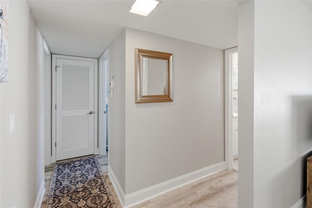 For Sale: $400,000 (2 beds, 1 baths, 794 Square Feet)