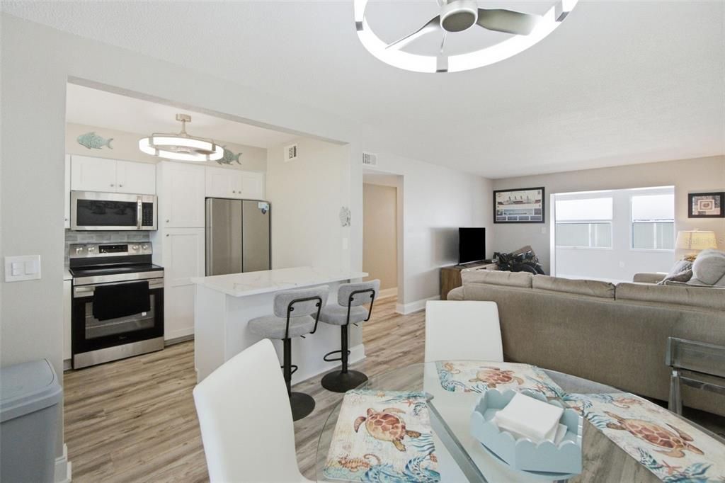 For Sale: $400,000 (2 beds, 1 baths, 794 Square Feet)