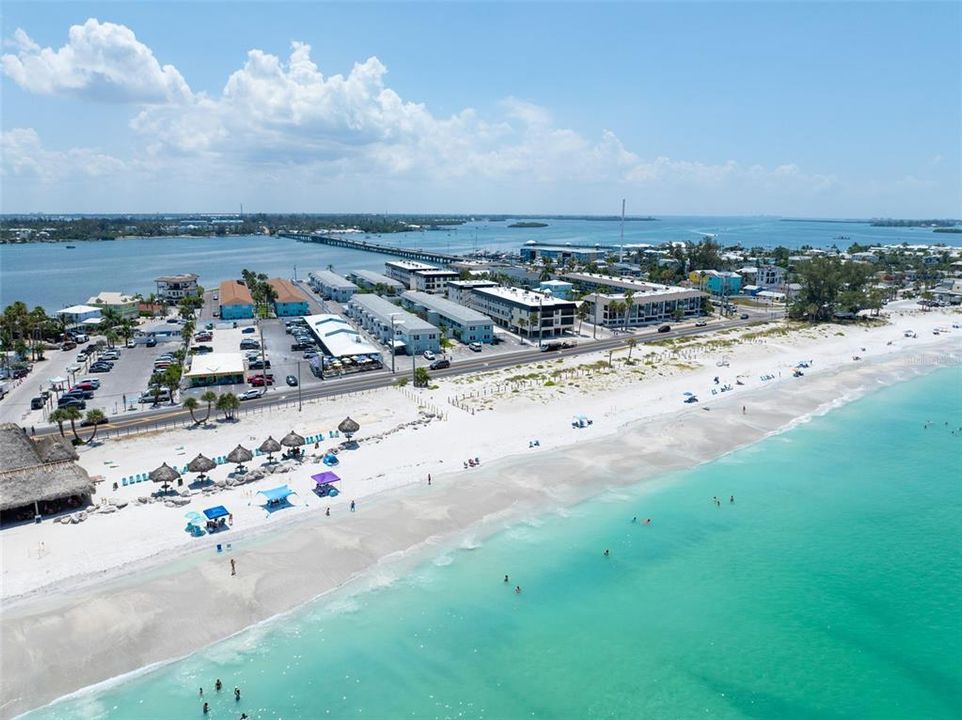 For Sale: $400,000 (2 beds, 1 baths, 794 Square Feet)
