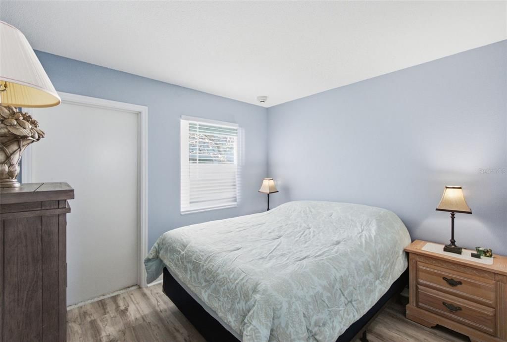 For Sale: $400,000 (2 beds, 1 baths, 794 Square Feet)