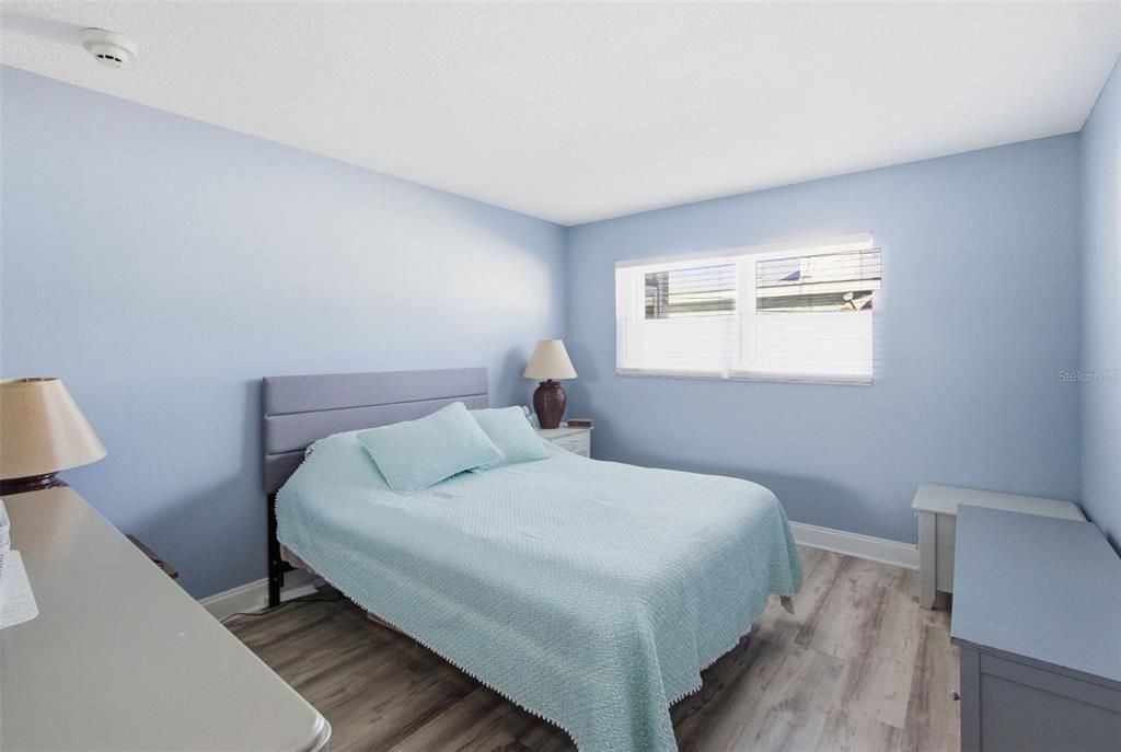 For Sale: $400,000 (2 beds, 1 baths, 794 Square Feet)