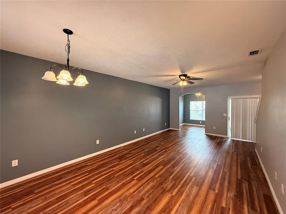 For Sale: $225,000 (2 beds, 2 baths, 1696 Square Feet)