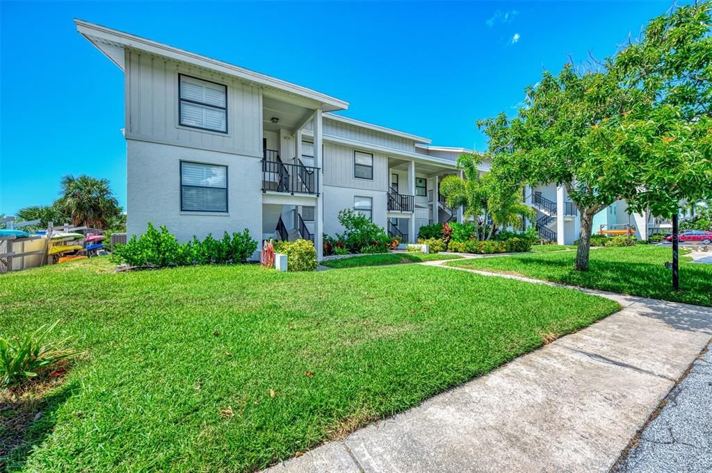 For Rent: $3,500 (2 beds, 2 baths, 1223 Square Feet)
