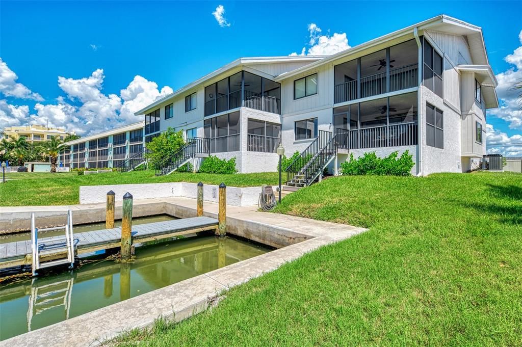 For Rent: $3,500 (2 beds, 2 baths, 1223 Square Feet)