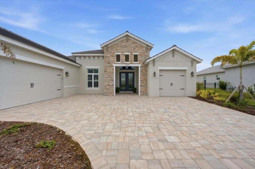 For Sale: $1,100,000 (3 beds, 3 baths, 2843 Square Feet)