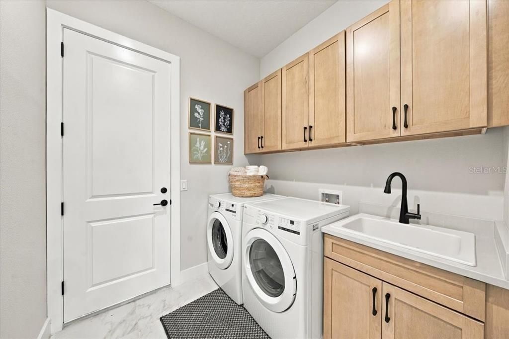 For Sale: $1,100,000 (3 beds, 3 baths, 2843 Square Feet)
