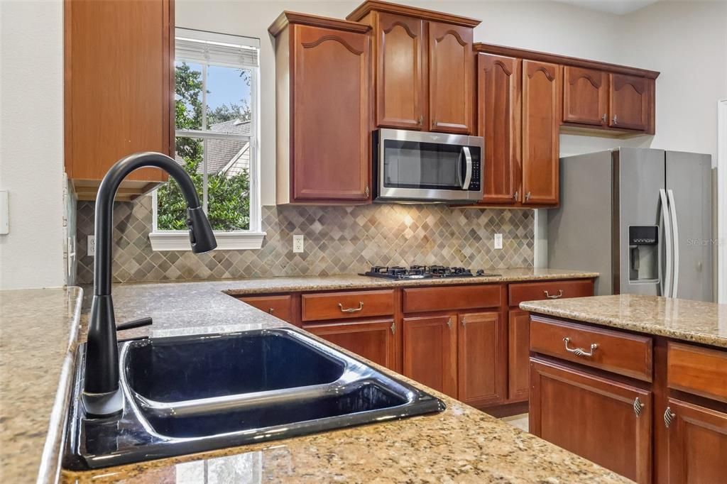 En Venta: $1,050,000 (4 camas, 3 baños, 2984 Pies cuadrados)