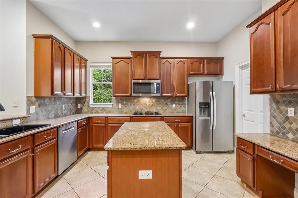 En Venta: $1,050,000 (4 camas, 3 baños, 2984 Pies cuadrados)