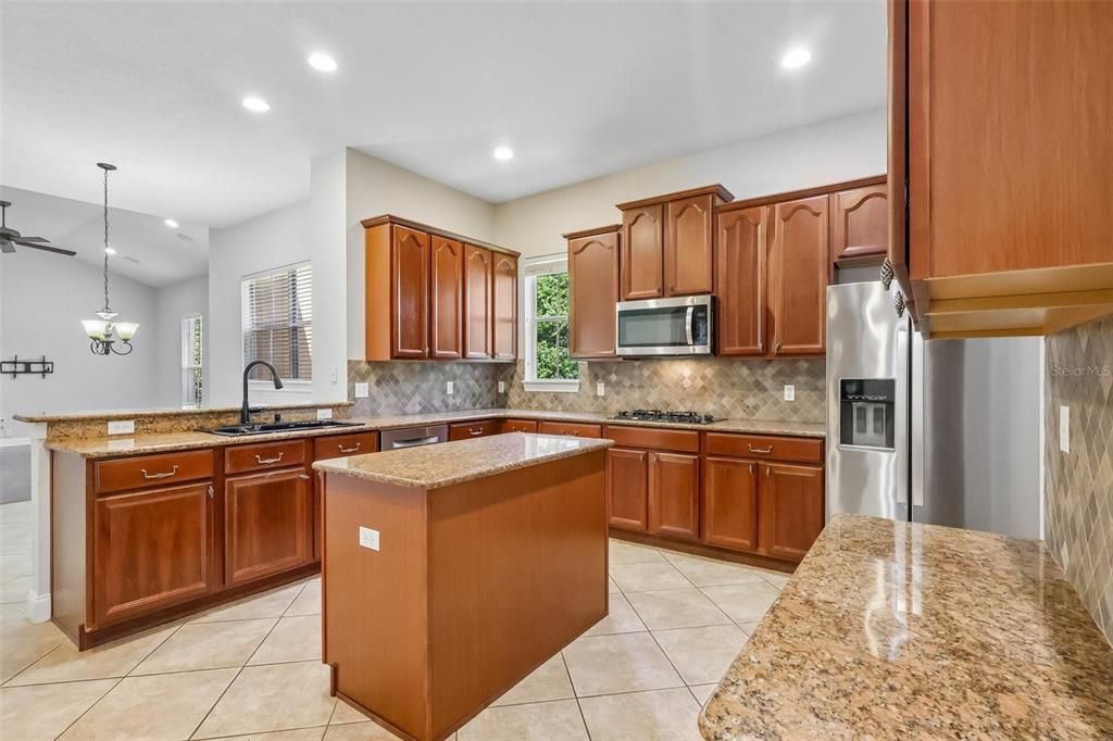 En Venta: $1,050,000 (4 camas, 3 baños, 2984 Pies cuadrados)