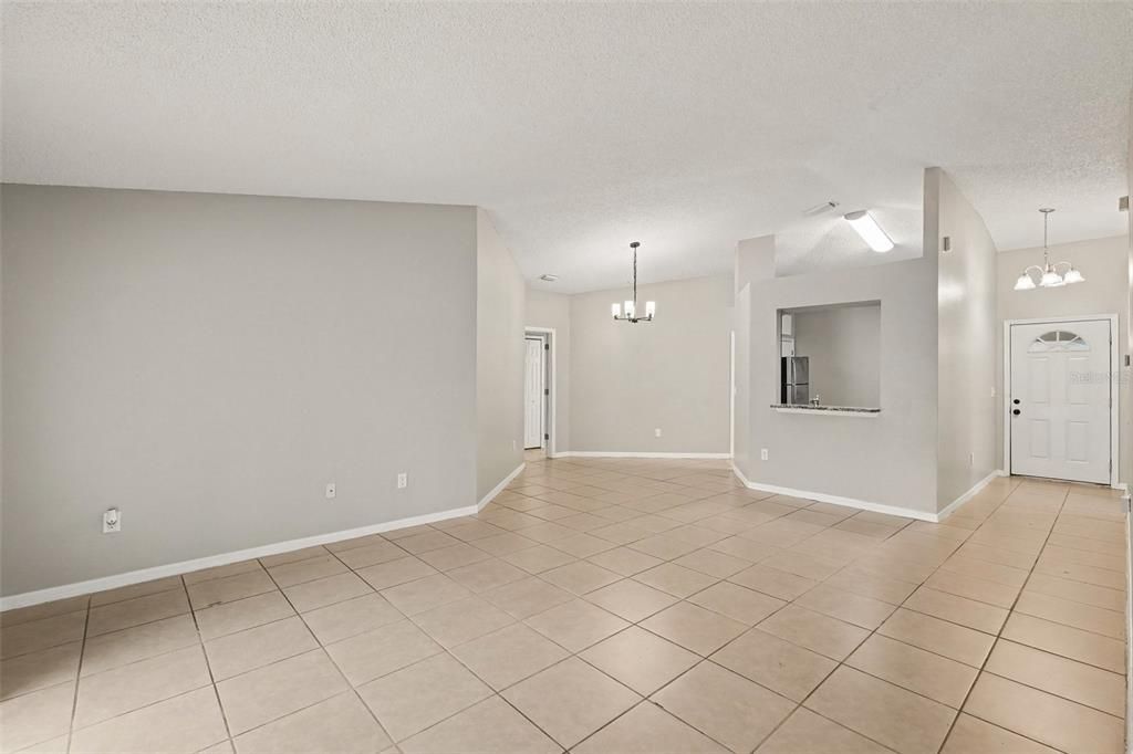 En Venta: $304,900 (4 camas, 2 baños, 1511 Pies cuadrados)
