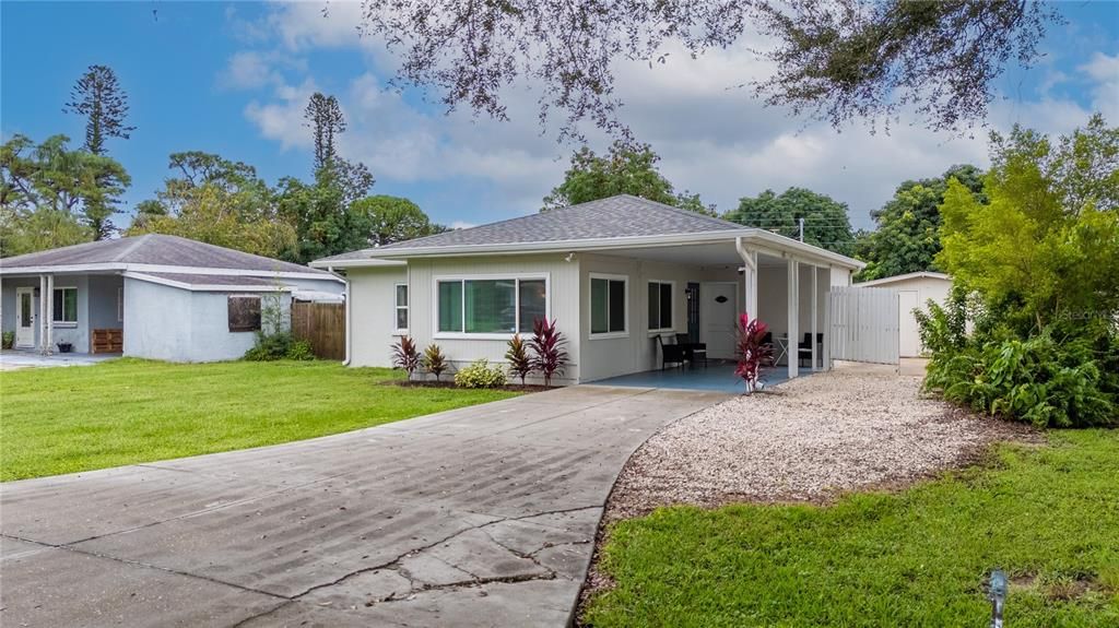 For Sale: $324,900 (2 beds, 1 baths, 880 Square Feet)