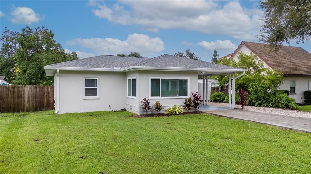 For Sale: $324,900 (2 beds, 1 baths, 880 Square Feet)