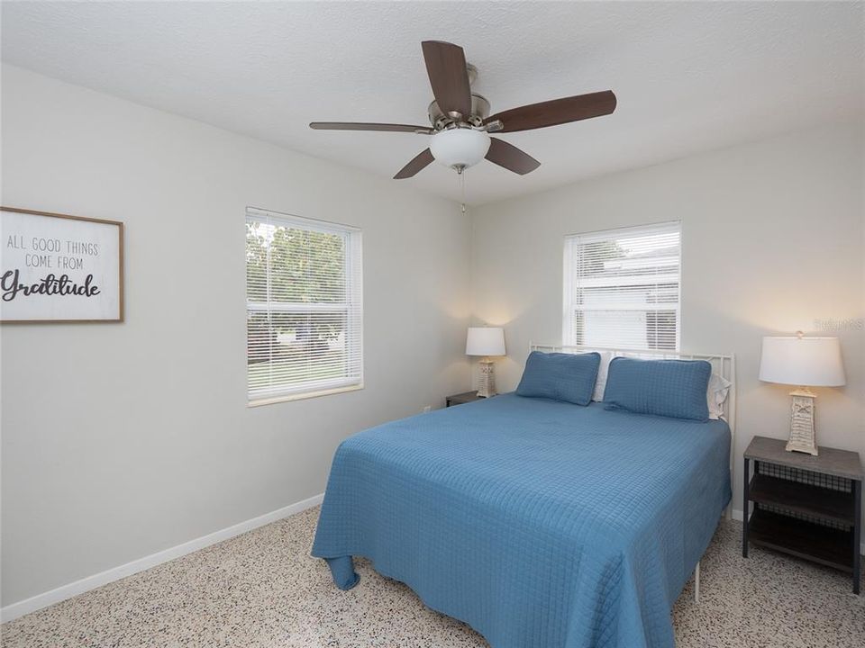For Sale: $324,900 (2 beds, 1 baths, 880 Square Feet)