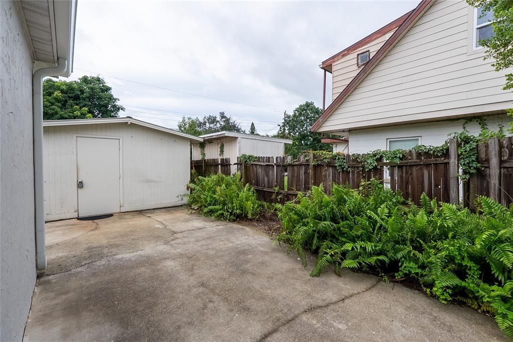 For Sale: $324,900 (2 beds, 1 baths, 880 Square Feet)