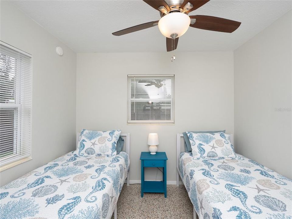 For Sale: $324,900 (2 beds, 1 baths, 880 Square Feet)