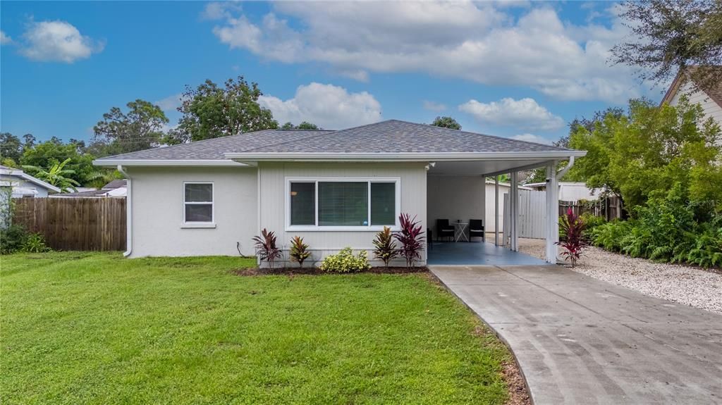 For Sale: $324,900 (2 beds, 1 baths, 880 Square Feet)