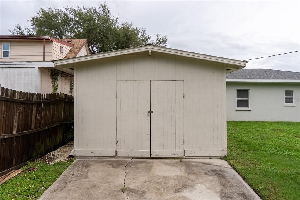 For Sale: $324,900 (2 beds, 1 baths, 880 Square Feet)