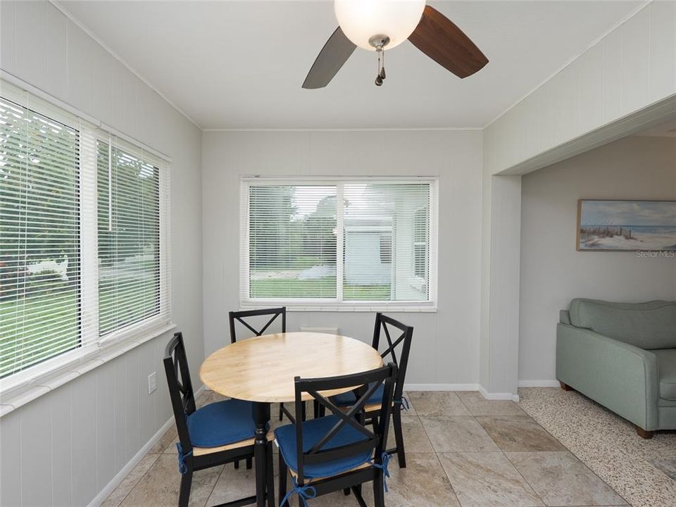For Sale: $324,900 (2 beds, 1 baths, 880 Square Feet)