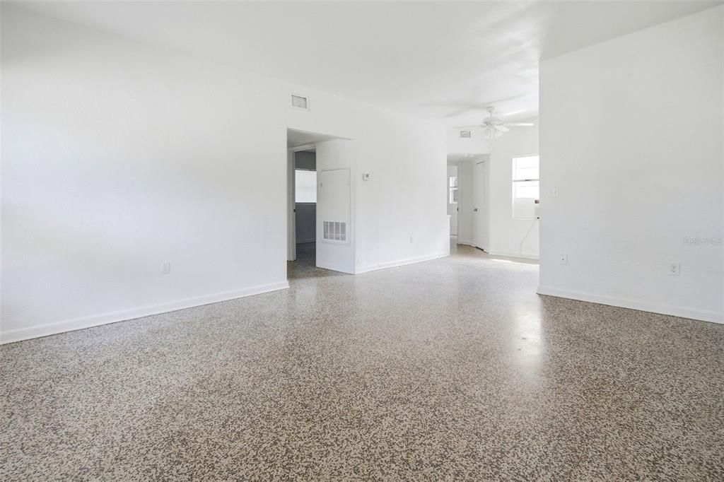 For Rent: $2,000 (3 beds, 2 baths, 1009 Square Feet)