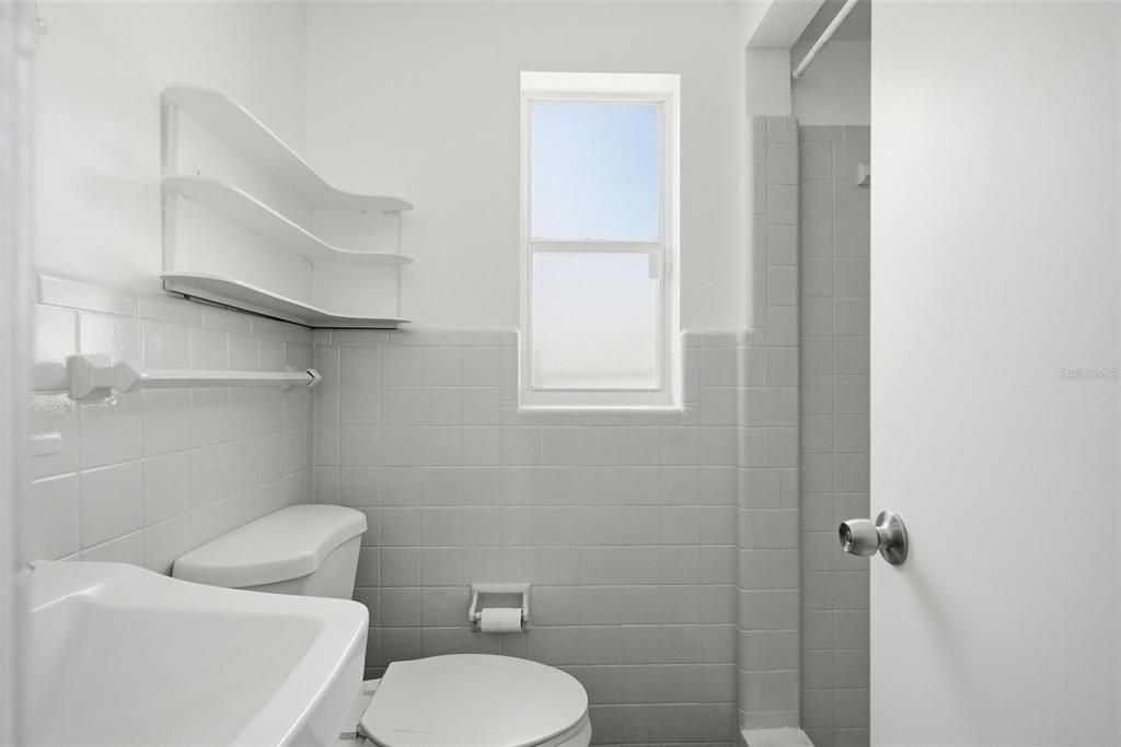 For Rent: $2,000 (3 beds, 2 baths, 1009 Square Feet)