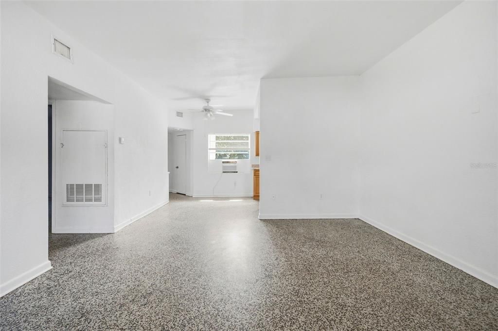 For Rent: $2,000 (3 beds, 2 baths, 1009 Square Feet)