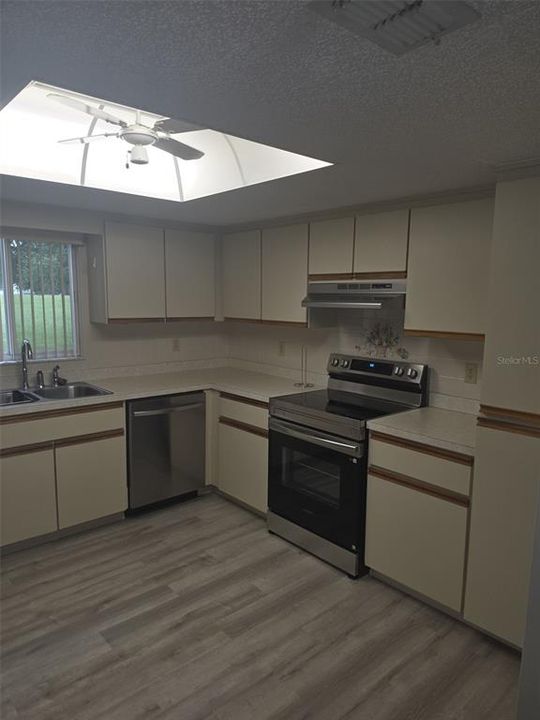 For Rent: $1,700 (3 beds, 2 baths, 1526 Square Feet)