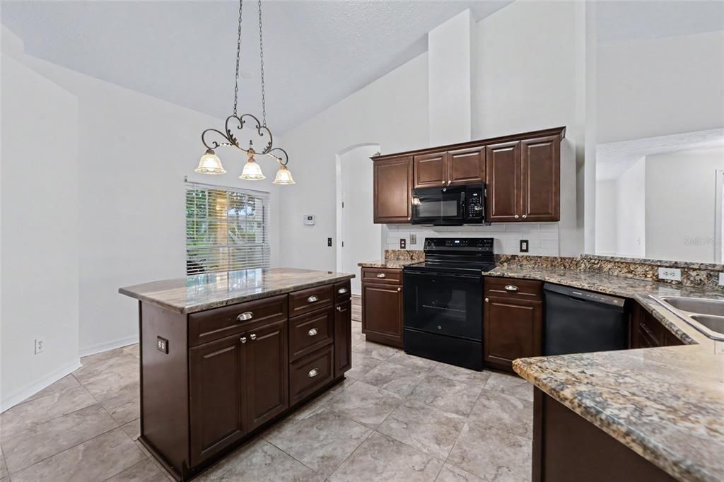 For Sale: $399,500 (3 beds, 2 baths, 1711 Square Feet)