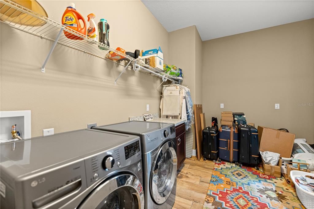 En Venta: $619,000 (3 camas, 3 baños, 2694 Pies cuadrados)