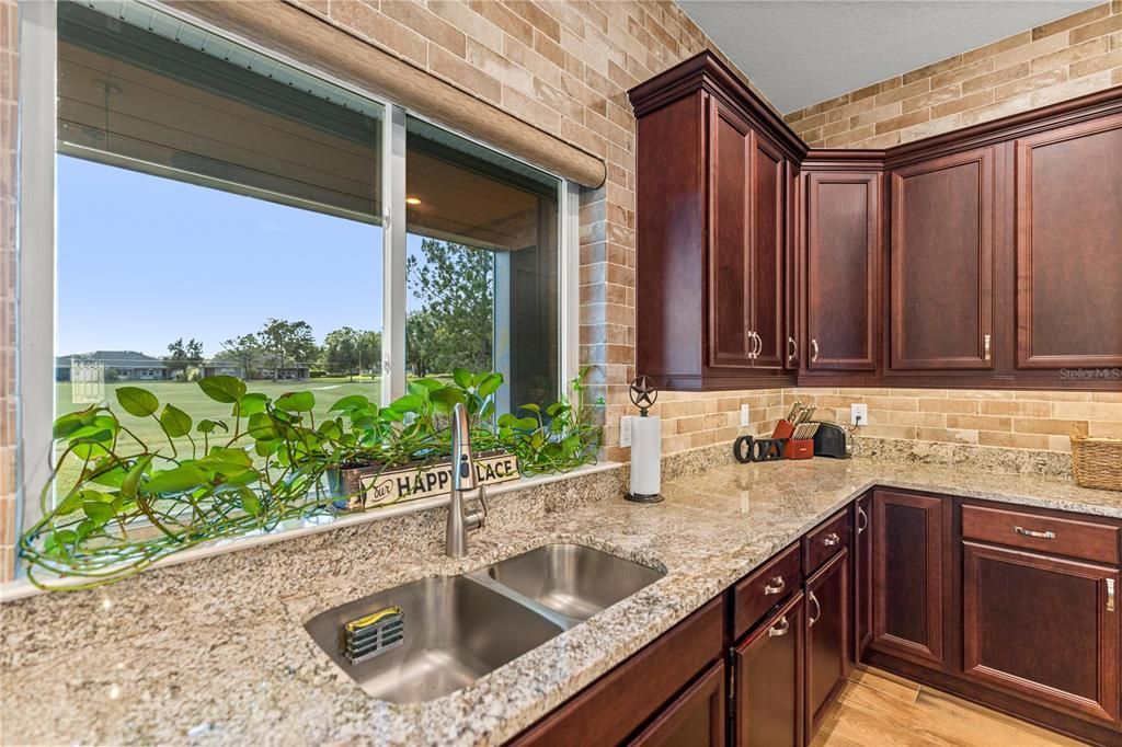 En Venta: $619,000 (3 camas, 3 baños, 2694 Pies cuadrados)