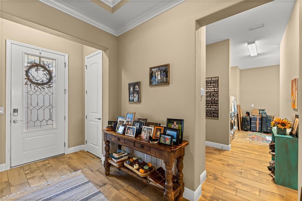 En Venta: $619,000 (3 camas, 3 baños, 2694 Pies cuadrados)