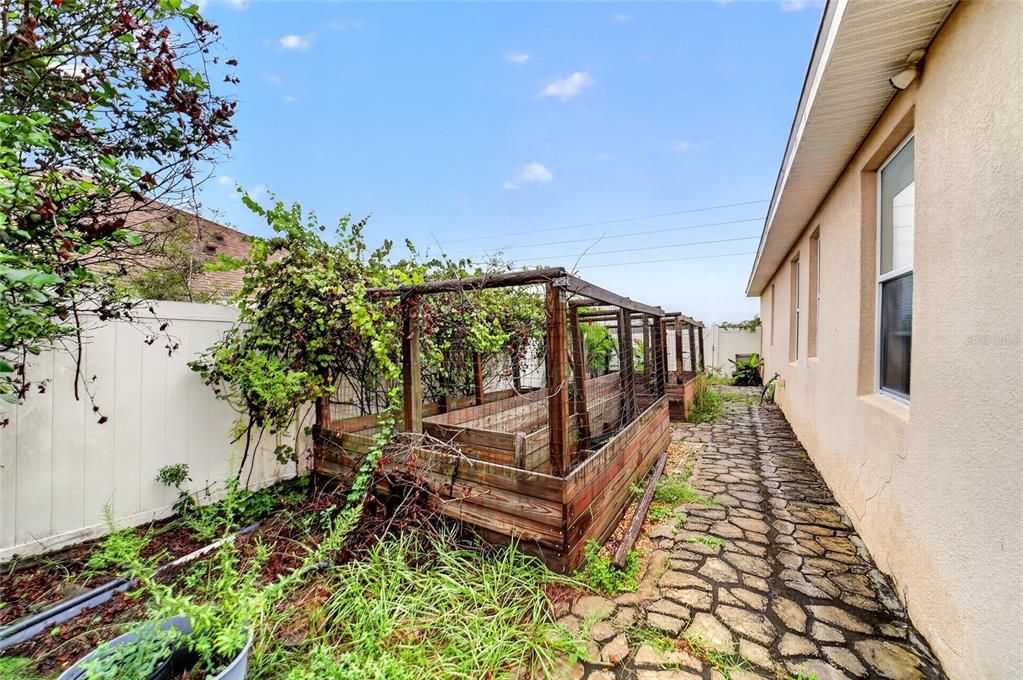 For Sale: $415,000 (4 beds, 3 baths, 2229 Square Feet)