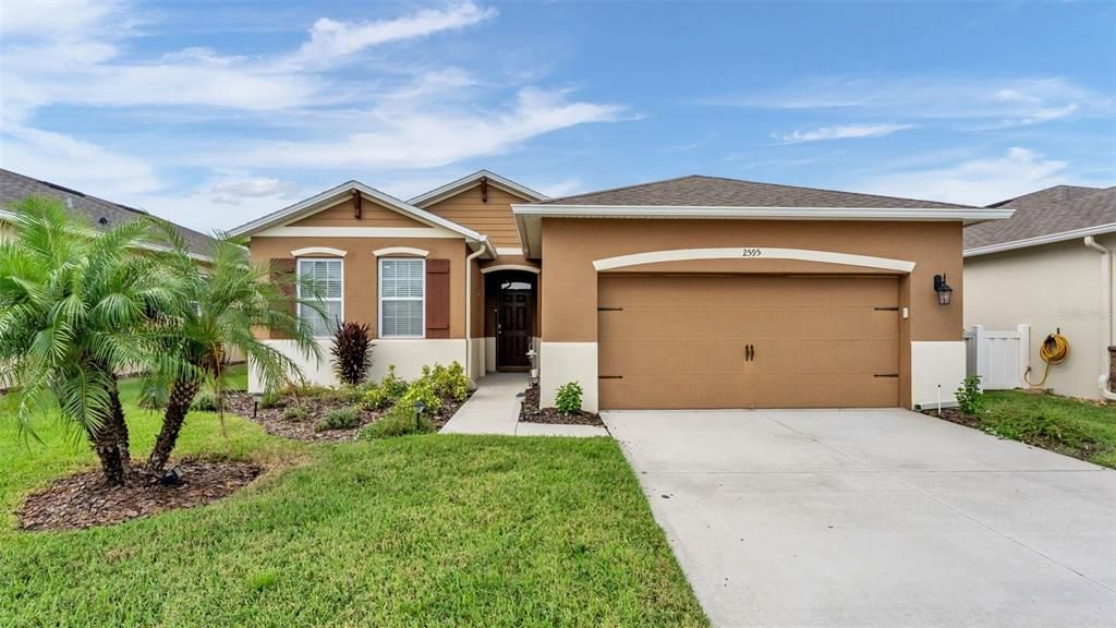 For Sale: $345,000 (3 beds, 2 baths, 1662 Square Feet)