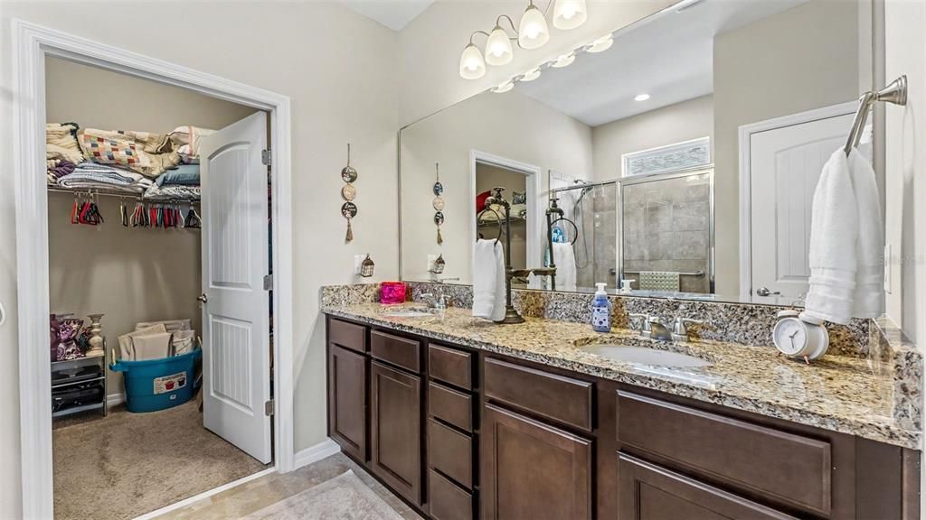 For Sale: $345,000 (3 beds, 2 baths, 1662 Square Feet)