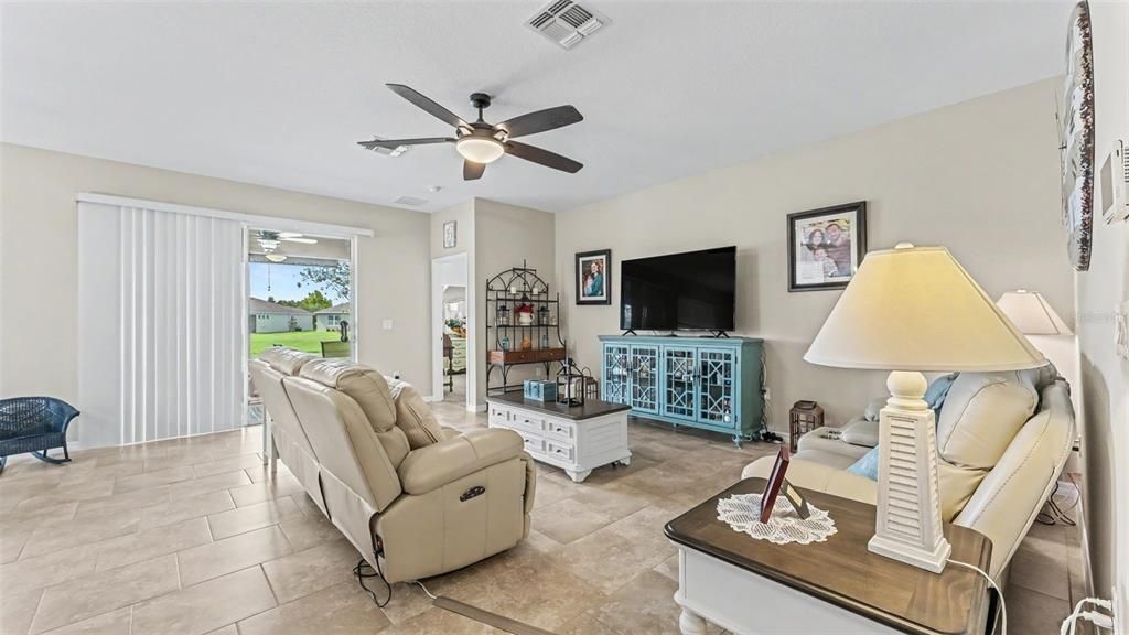 For Sale: $345,000 (3 beds, 2 baths, 1662 Square Feet)
