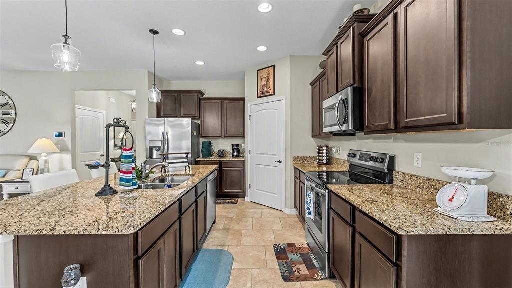 For Sale: $345,000 (3 beds, 2 baths, 1662 Square Feet)