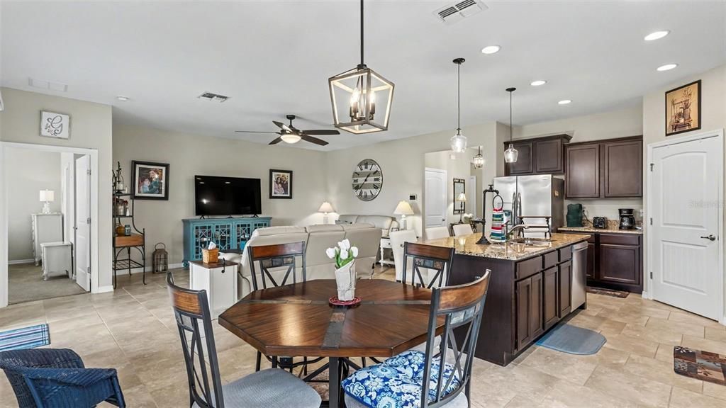 For Sale: $345,000 (3 beds, 2 baths, 1662 Square Feet)